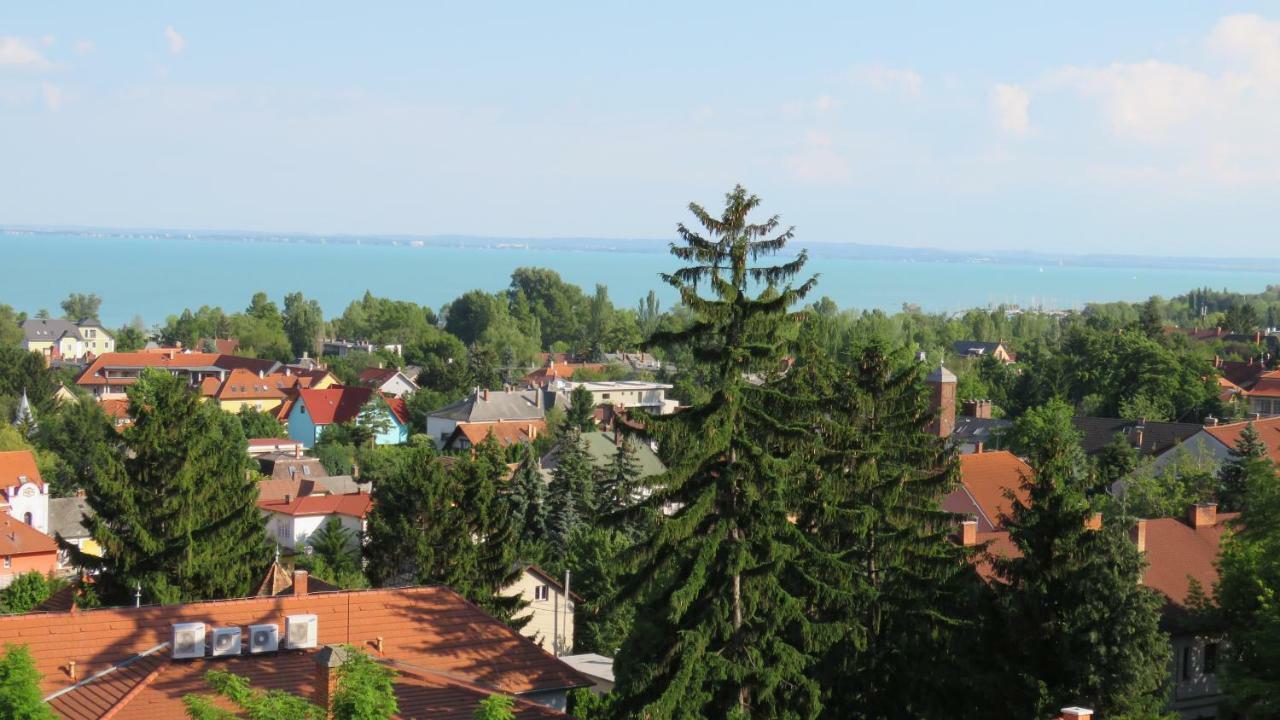 Prima Porta Vendeghaz Hotel Balatonalmadi Exterior photo